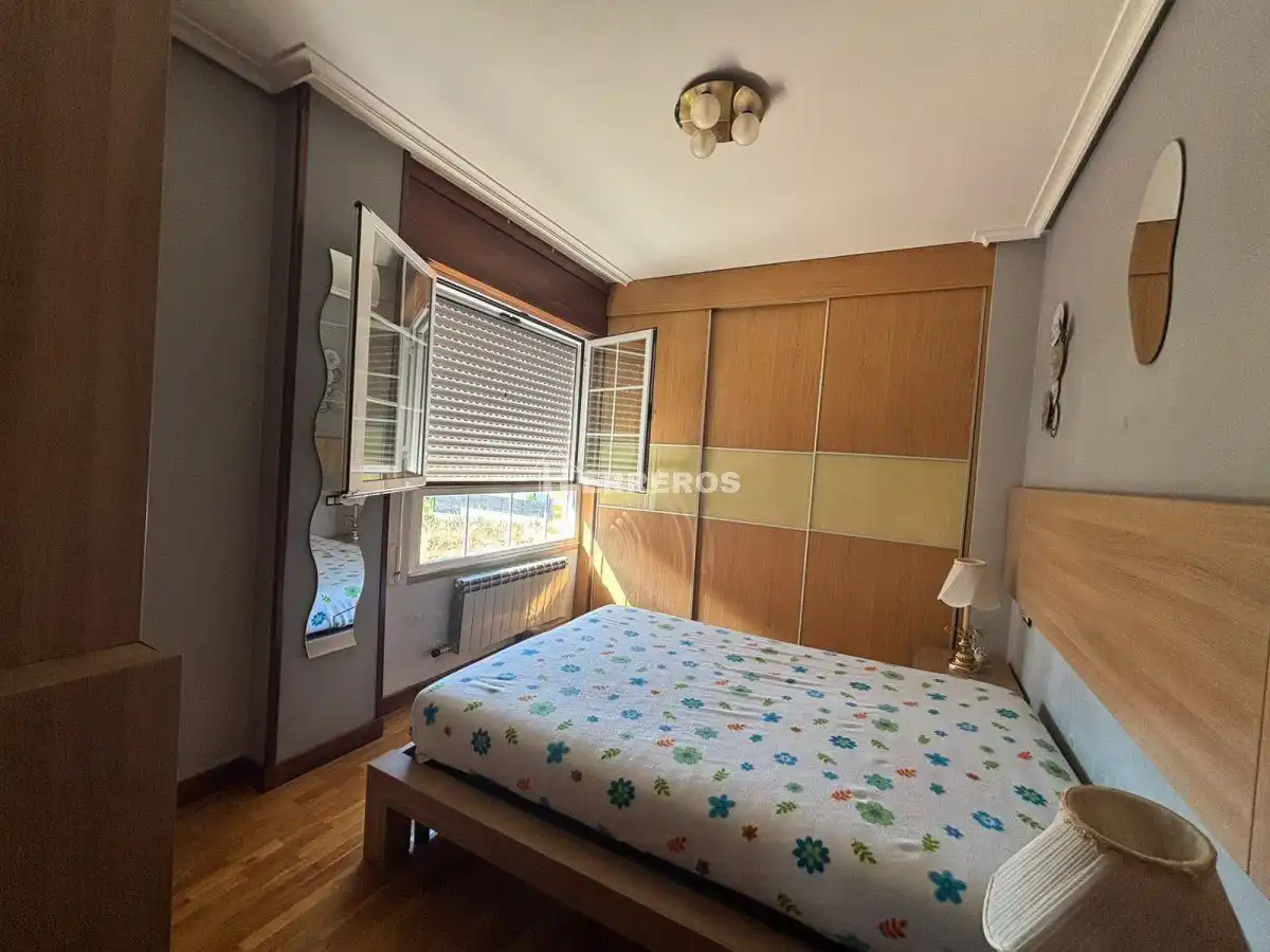 Dormitori de Casa adosada en venda en Villamediana de Iregua amb Aire condicionat, Calefacció i Jardí privat