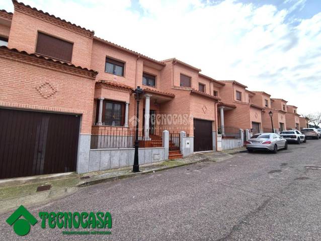Casa adosada en Venta en Gálvez