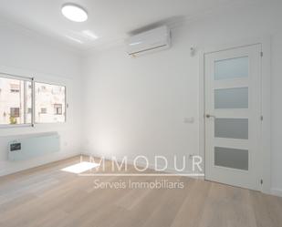 Bedroom of Flat for sale in  Barcelona Capital  with Air Conditioner, Heating and Parquet flooring