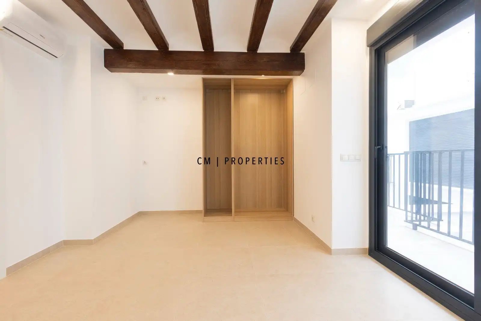 Flat for sale in Valencia  with Air Conditioner, Heating and Swimming Pool