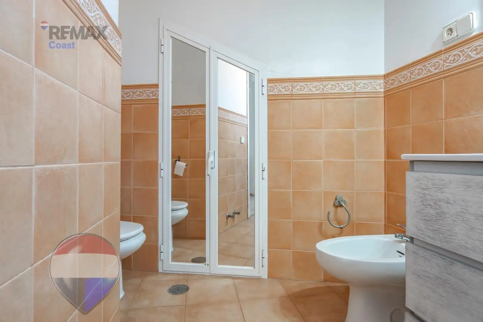 Bany de Casa o xalet en venda en Rincón de la Victoria amb Aire condicionat, Jardí privat i Piscina