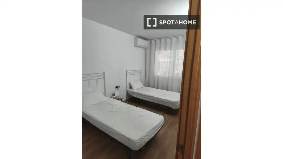 Dormitori de Apartament per a compartir en Terrassa amb Aire condicionat, Calefacció i Terrassa