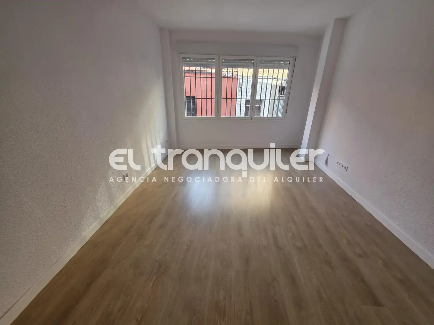 Schlafzimmer von Wohnung zur Miete in Madrid mit Klimaanlage, Terrasse und Abstellraum