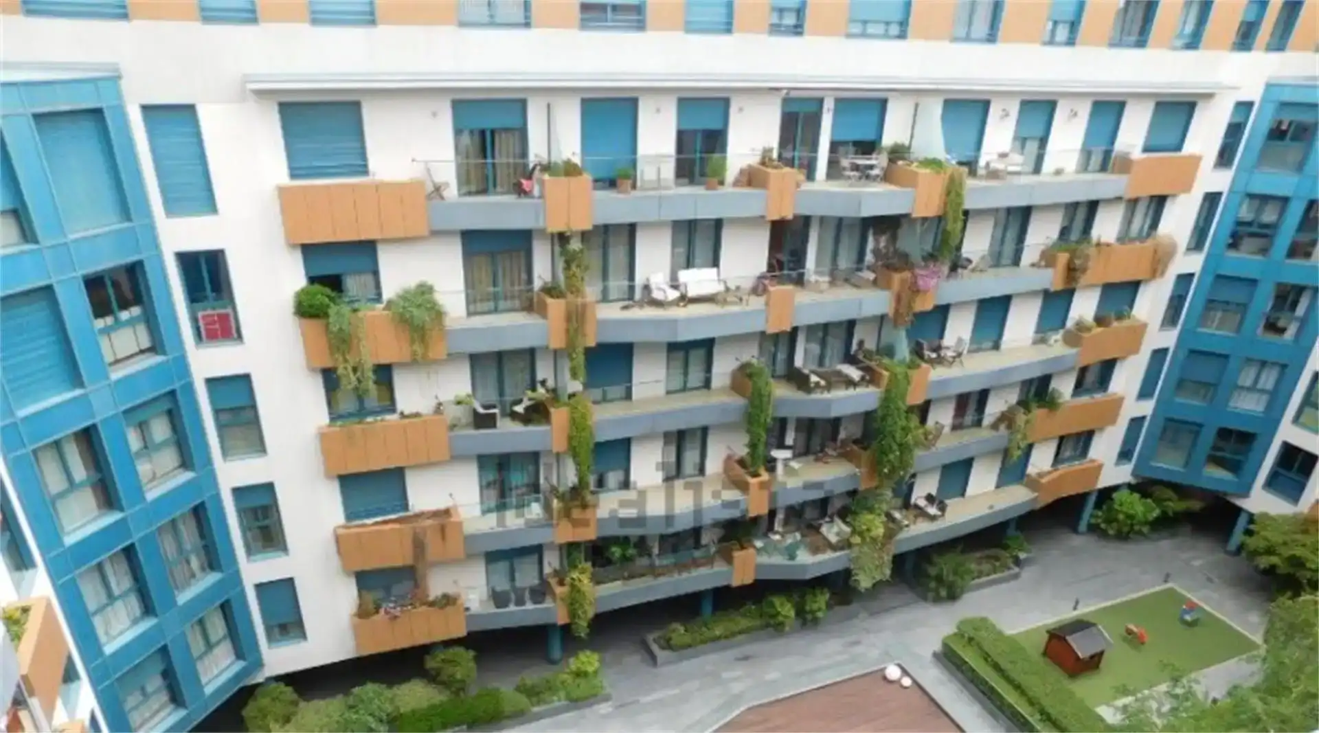 Außenansicht von Wohnung zur Miete in  Madrid Capital mit Klimaanlage und Schwimmbad
