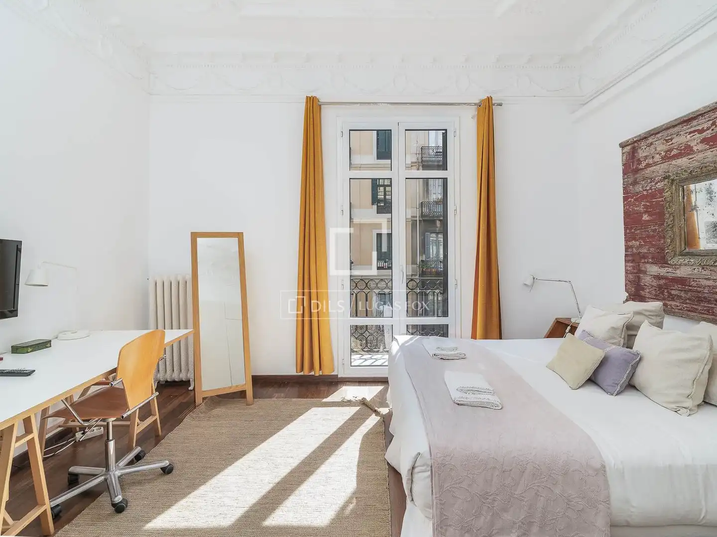 Schlafzimmer von Wohnung zum Verkauf in Barcelona mit Klimaanlage, Heizung und Balkon