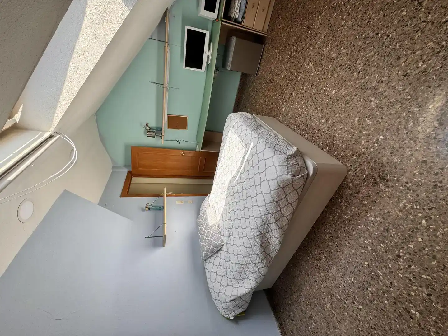 Dormitori de Loft per a compartir en Valencia amb Aire condicionat i Moblat