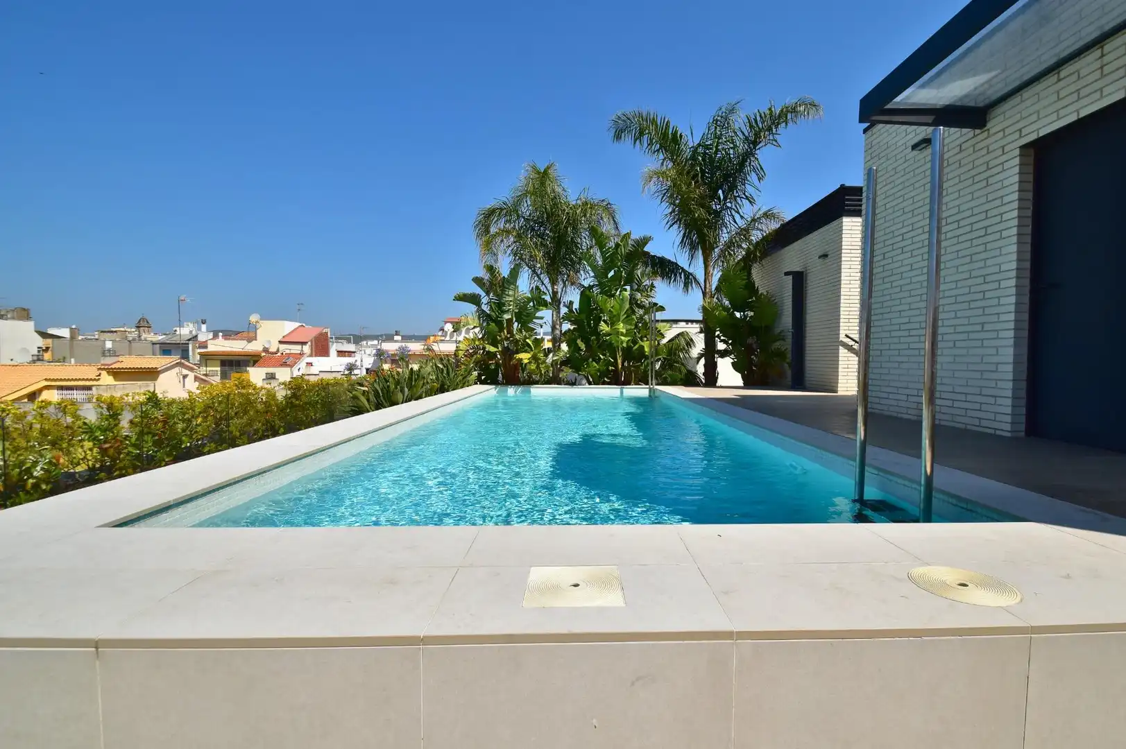 Swimming pool of Flat for sale in Vilanova i la Geltrú  with Air Conditioner, Heating and Terrace