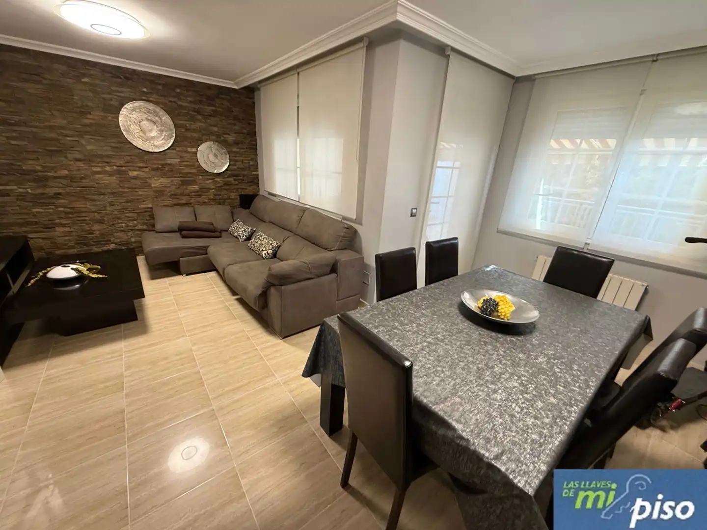 Sala de estar de Casa adosada en venta en Arroyo de la Encomienda con Calefacción, Jardín privado y Parquet