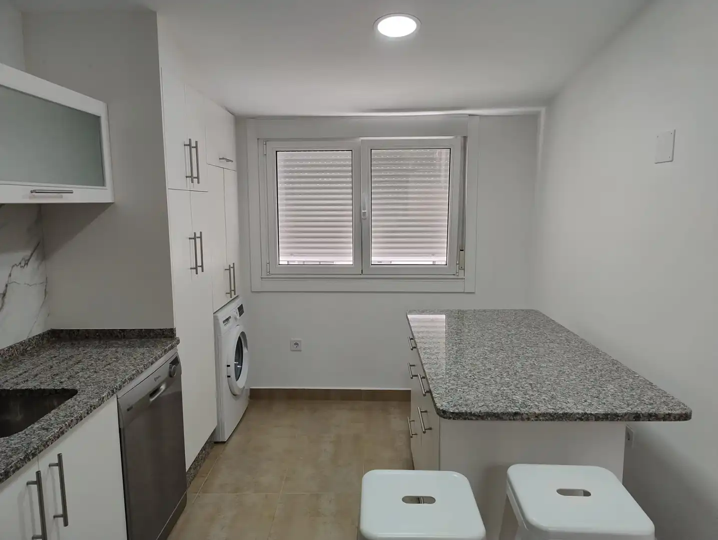 Kitchen of Flat for rent in Santiago de Compostela   with Heating, Furnished and Oven