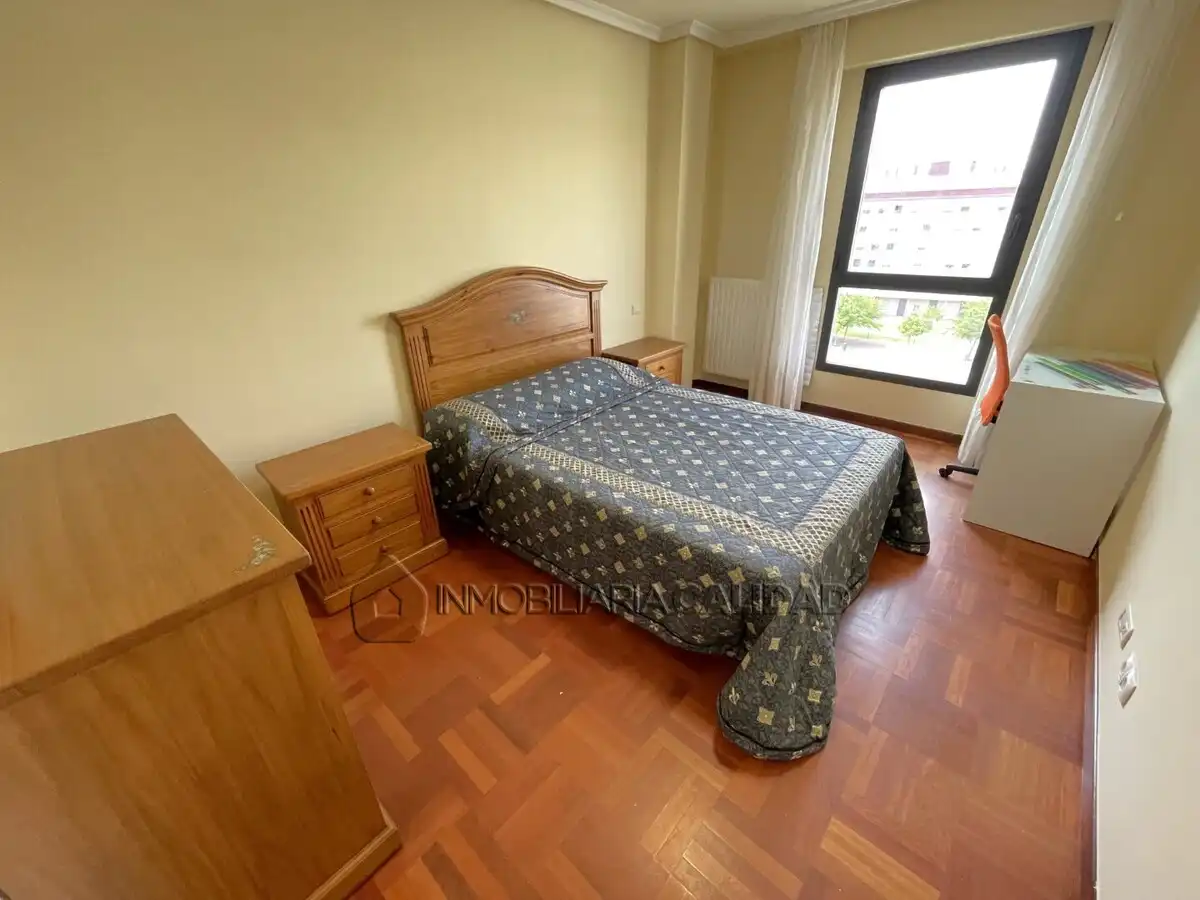 Bedroom of Flat for rent in Burgos  with Heating and Furnished