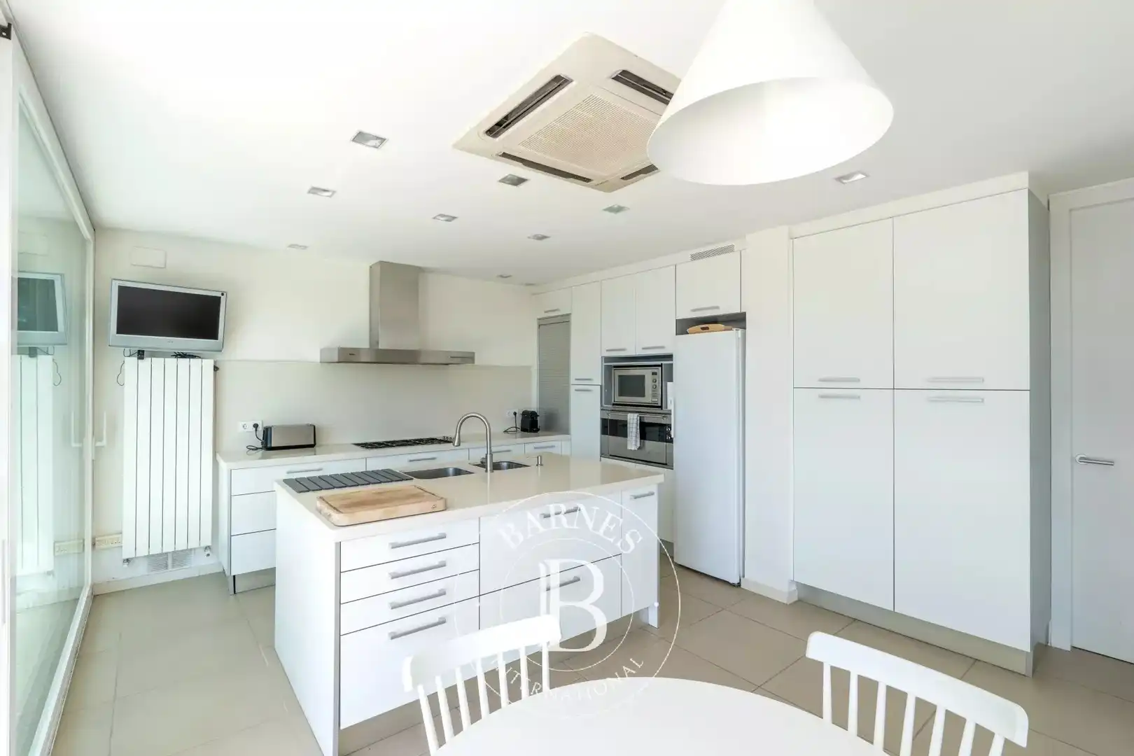 Küche von Haus oder Chalet zum Verkauf in Sant Andreu de Llavaneres mit Klimaanlage, Heizung und Privatgarten