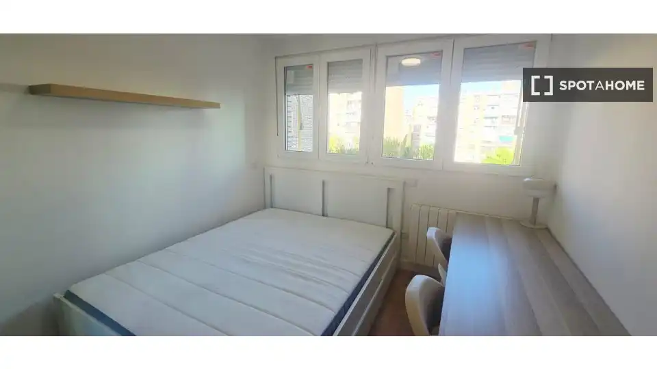 Bedroom of Flat for share in Madrid  with Air Conditioner, Heating and Terrace