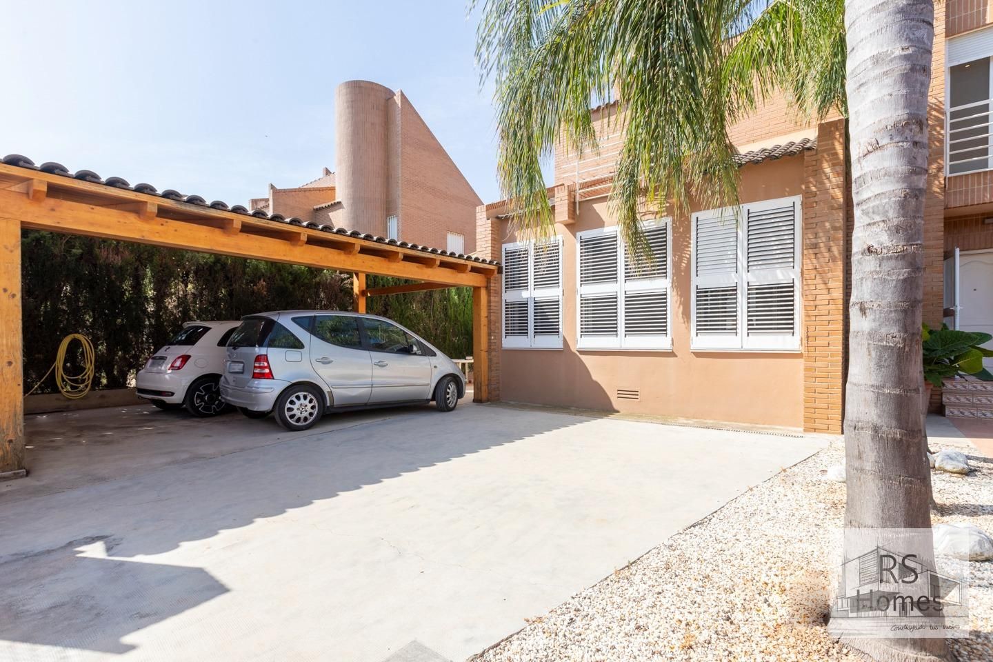 Parking de Casa o chalet en venta en Riba-roja de Túria con Calefacción, Jardín privado y Terraza