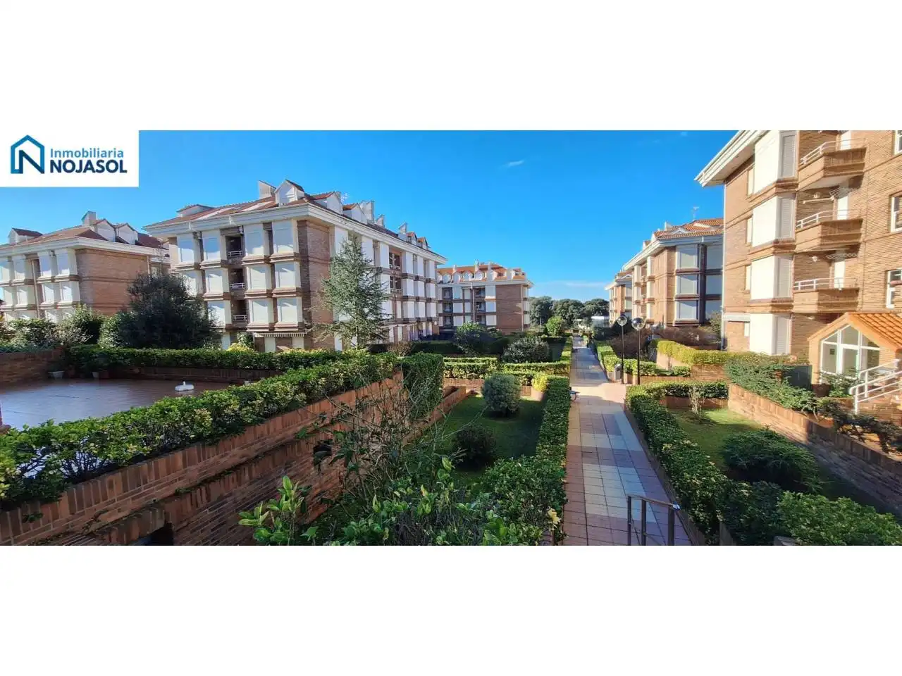 Außenansicht von Wohnung zur Miete in Noja mit Heizung, Privatgarten und Terrasse