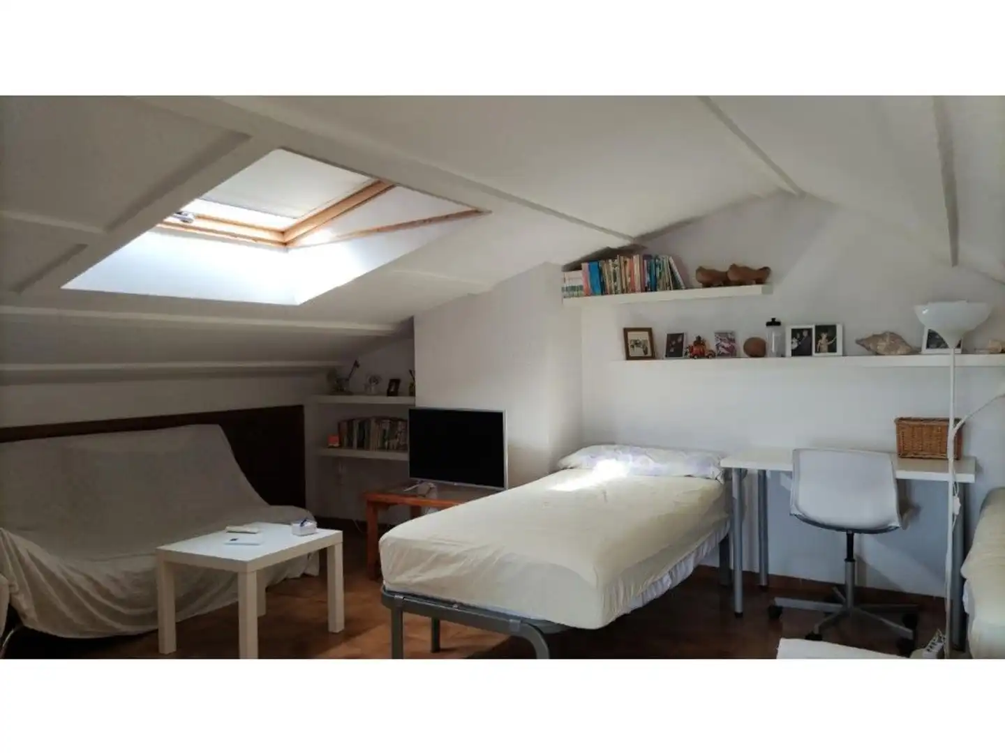 Habitación de Casa adosada en venta en El Puig de Santa Maria con Aire acondicionado, Calefacción y Jardín privado