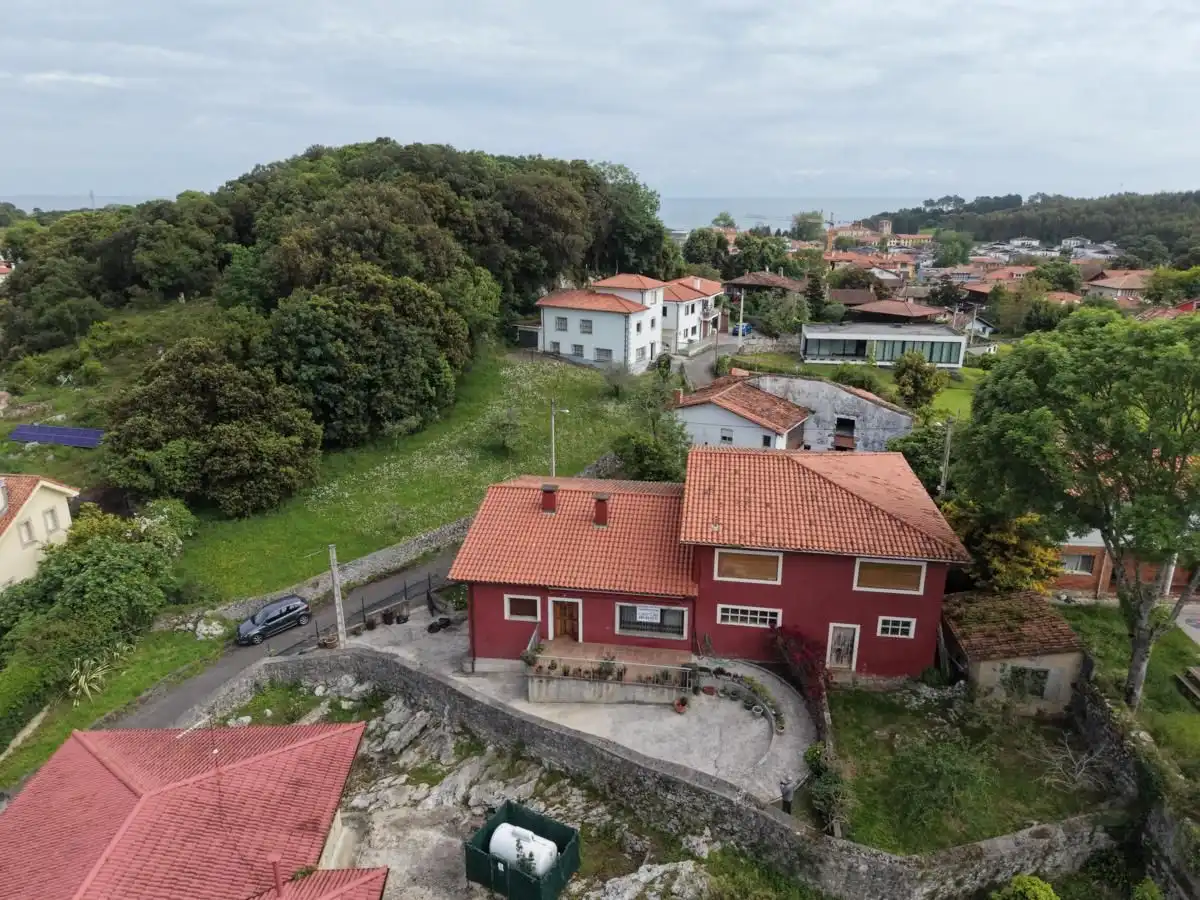 Vista exterior de Casa o chalet en venta en Llanes con Calefacción, Jardín privado y Terraza
