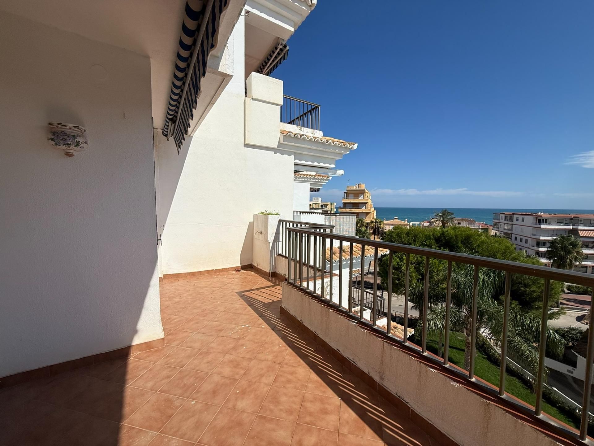 Vista exterior de Apartament en venda en Tavernes de la Valldigna amb Jardí privat, Terrassa i Traster