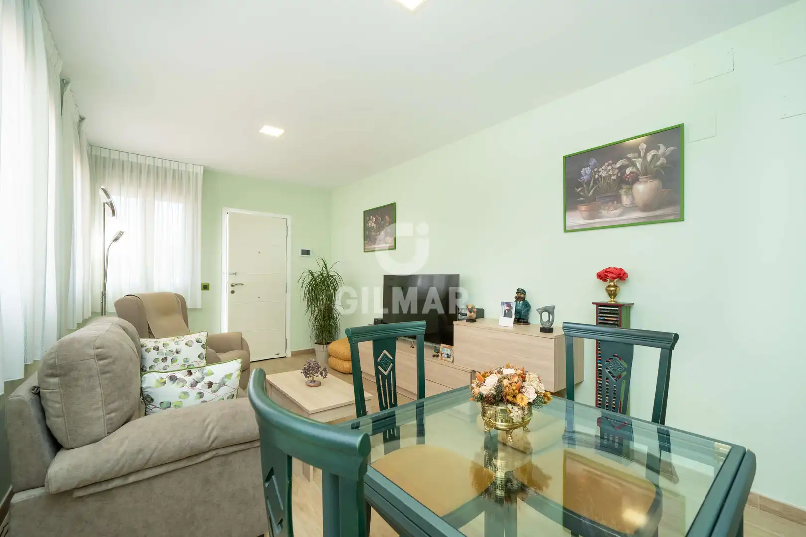 Sala de estar de Casa adosada en venta en Madrid con Calefacción, Jardín privado y Amueblado