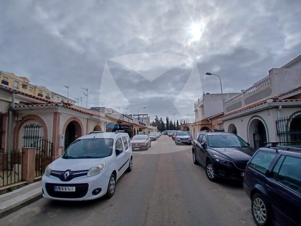 Vista exterior de Casa o xalet en venda en Badajoz Capital amb Aire condicionat, Forn i Microones