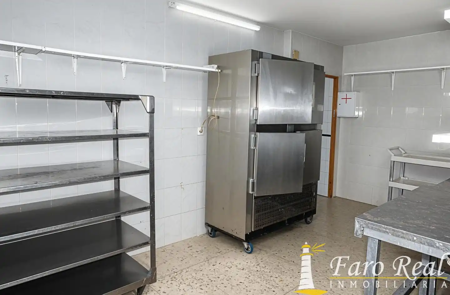 Cuina de Finca rústica en venda en Sanlúcar de Barrameda amb Aire condicionat, Jardí privat i Terrassa