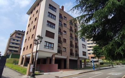 Vista exterior de Pis en venda en Oviedo  amb Balcó