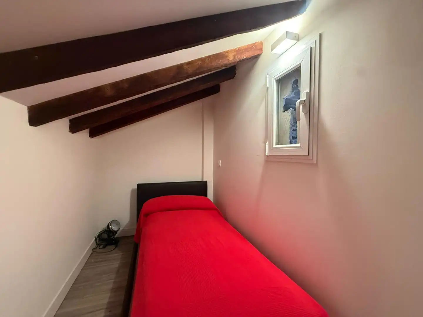 Habitación de Dúplex en venta en Madrid con Aire acondicionado, Calefacción y Trastero