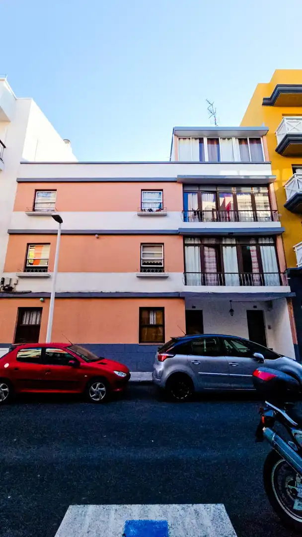 Vista exterior de Edificio en venta en Los Llanos de Aridane