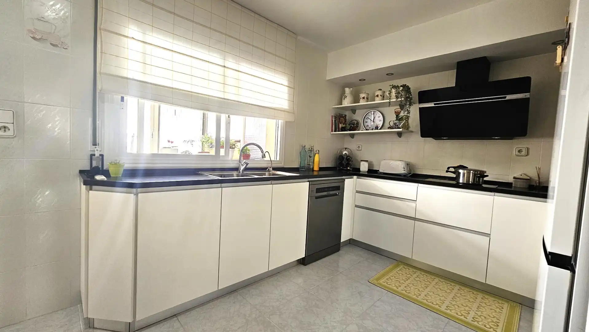 Cocina de Casa o chalet en venta en Sabadell con Aire acondicionado, Calefacción y Terraza