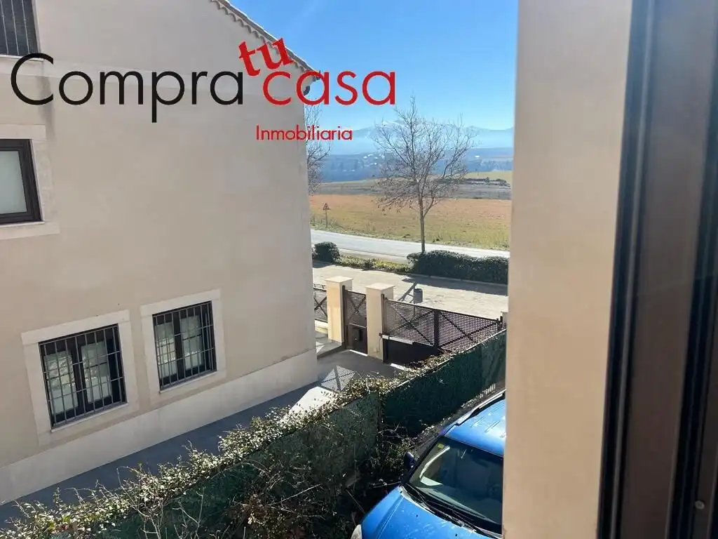 Vista exterior de Casa adosada en venda en Segovia amb Calefacció, Jardí privat i Balcó