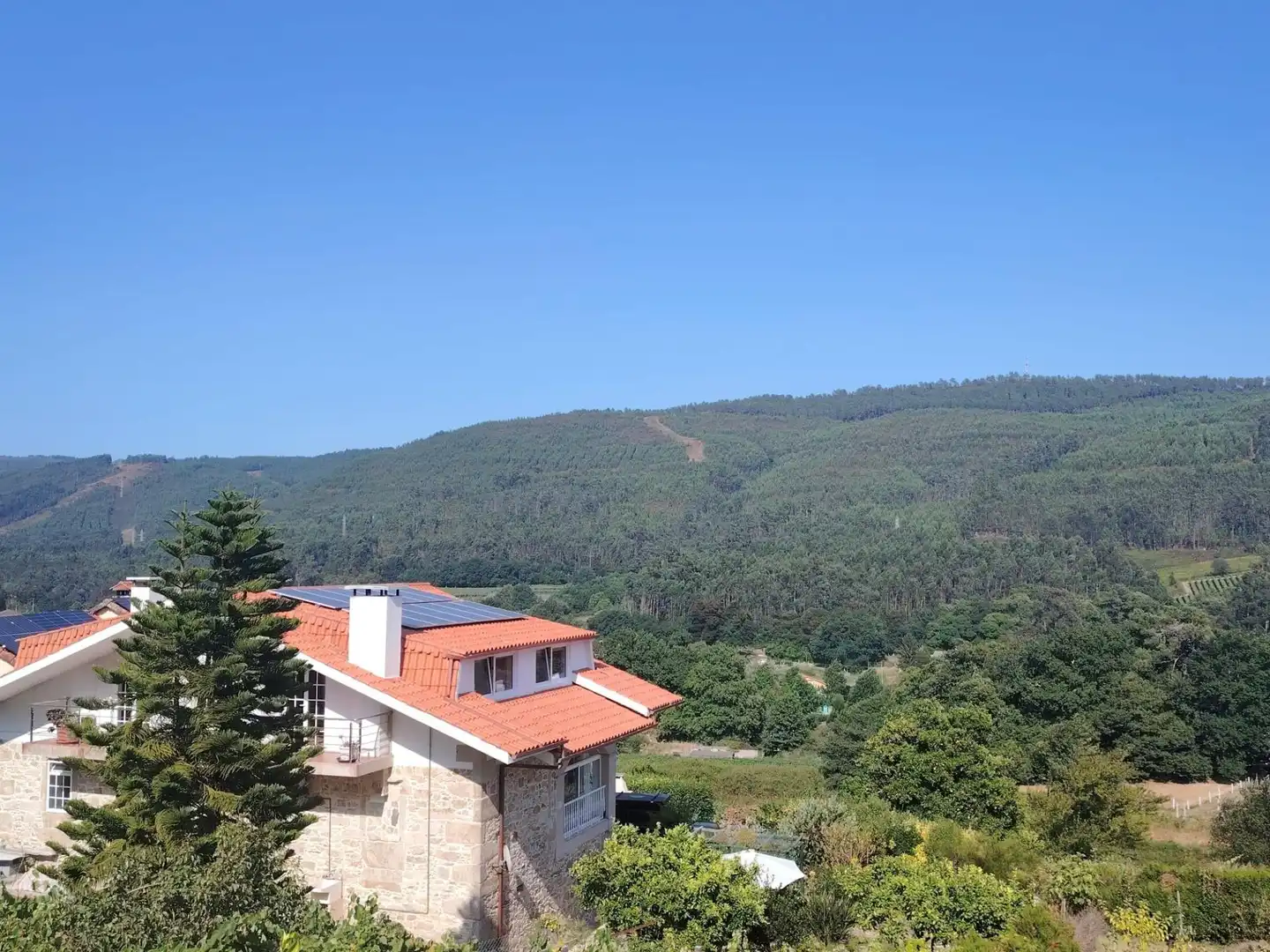 Vista exterior de Casa o xalet en venda en O Rosal   amb Terrassa, Piscina i Balcó