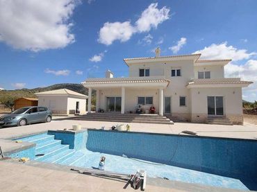 Villa con piscina in vendita a El Pinós / Pinoso