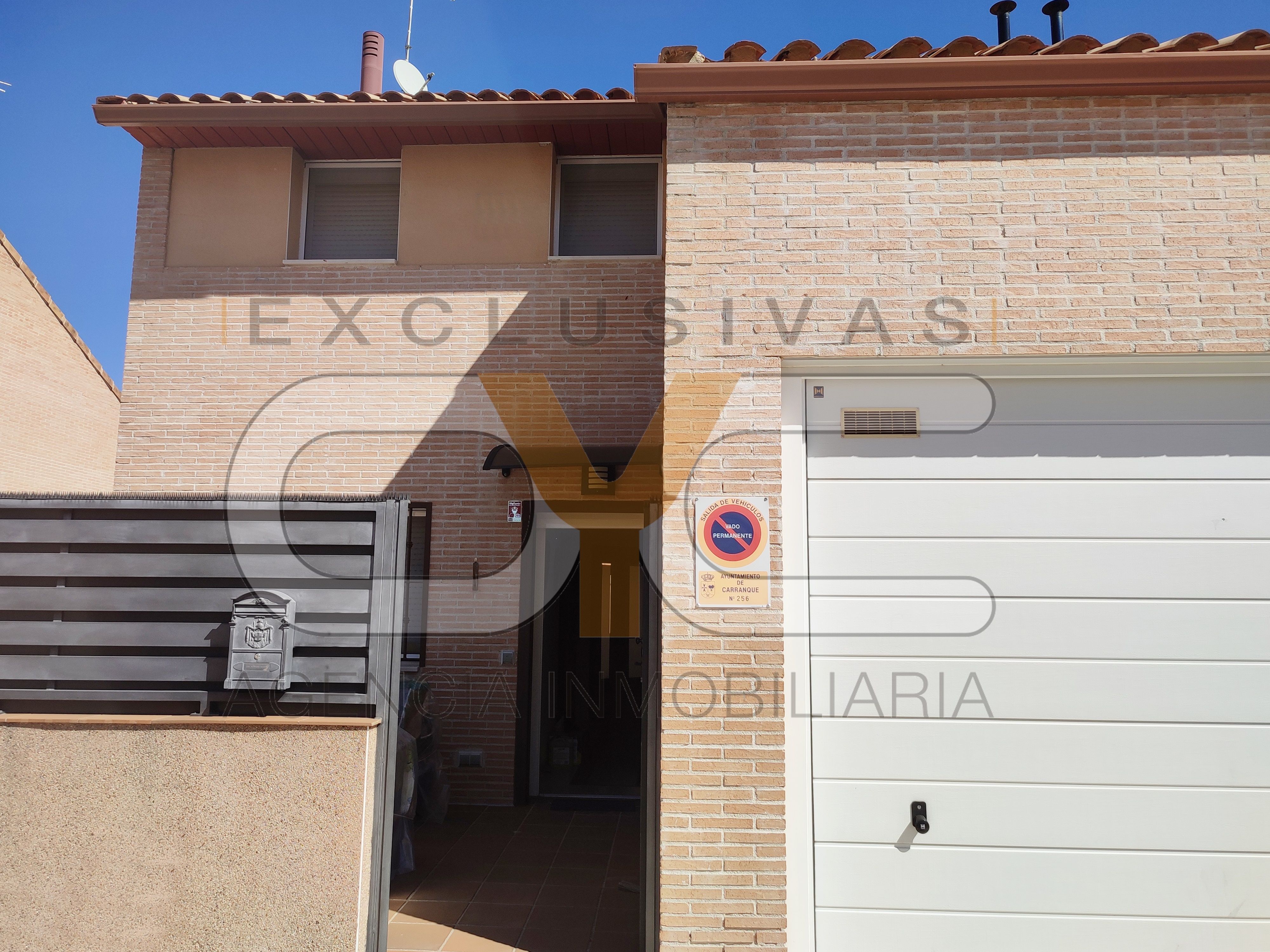 Casa adosada en venda