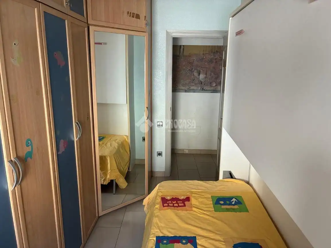 Dormitori de Pis de lloguer en Murcia amb Aire condicionat, Terrassa i Traster