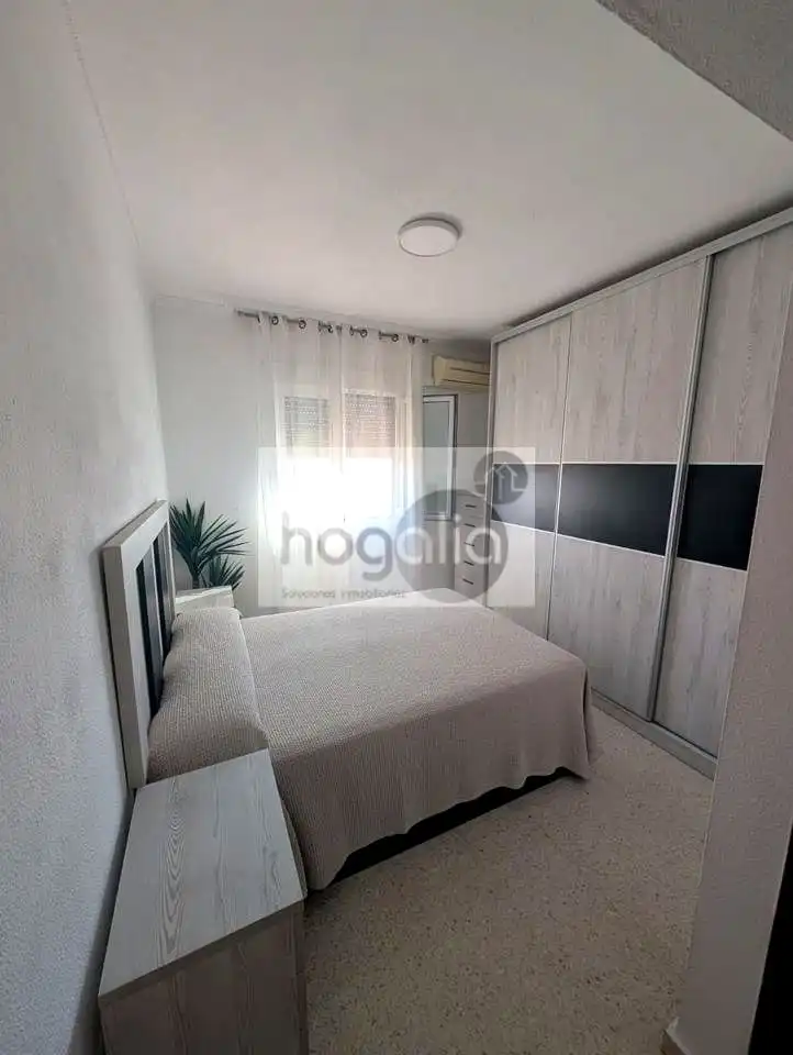 Bedroom of Flat for rent in Sevilla  with Air Conditioner, Terrace and Swimming Pool