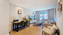 Living room of Flat for sale in Aranjuez  with Air Conditioner, Heating and Parquet flooring