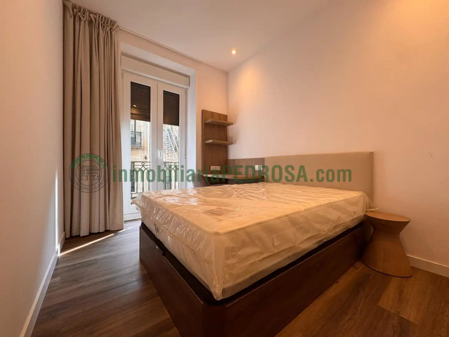 Habitación de Piso de alquiler en Pontevedra Capital  con Calefacción y Balcón