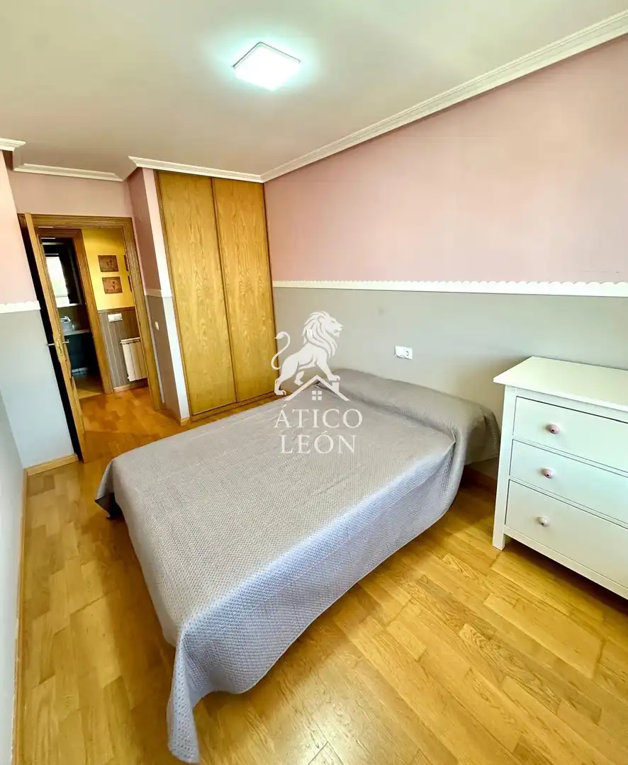 Habitación de Piso en venta en León Capital  con Calefacción, Terraza y Trastero