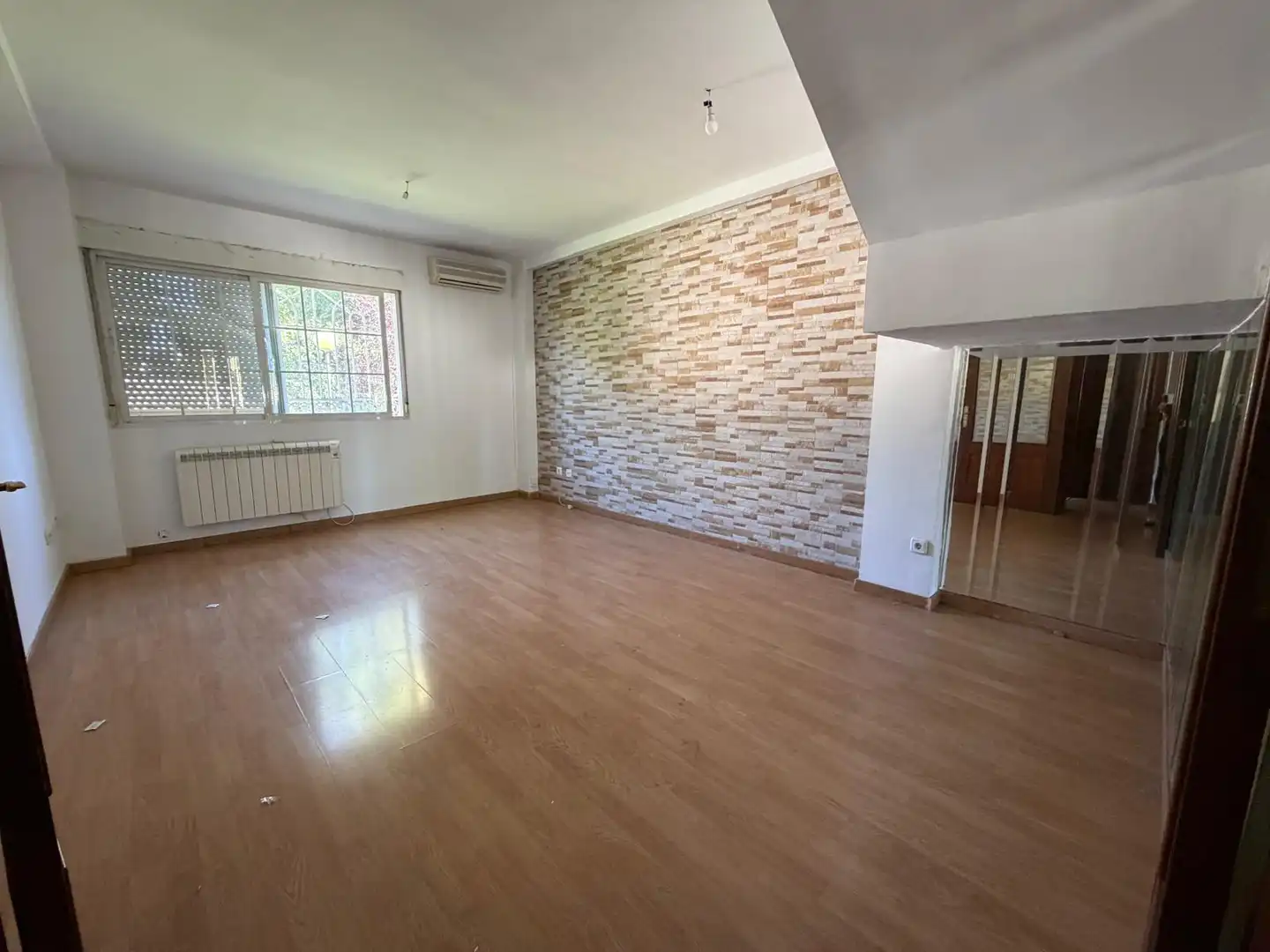 Sala de estar de Dúplex en venta en Arroyomolinos (Madrid) con Calefacción, Jardín privado y Parquet