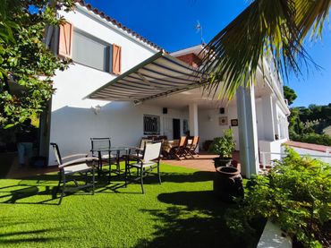 Villa con balcone in vendita a Nicolau Cabañas