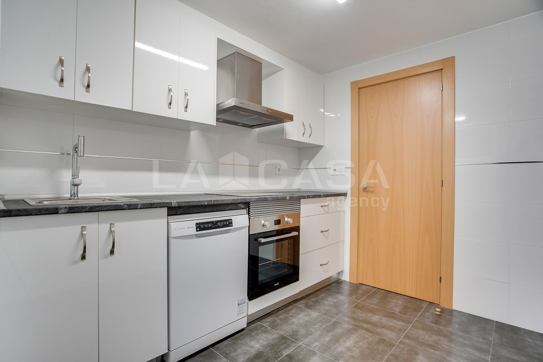Kitchen of Planta baja for sale in L'Hospitalet de Llobregat