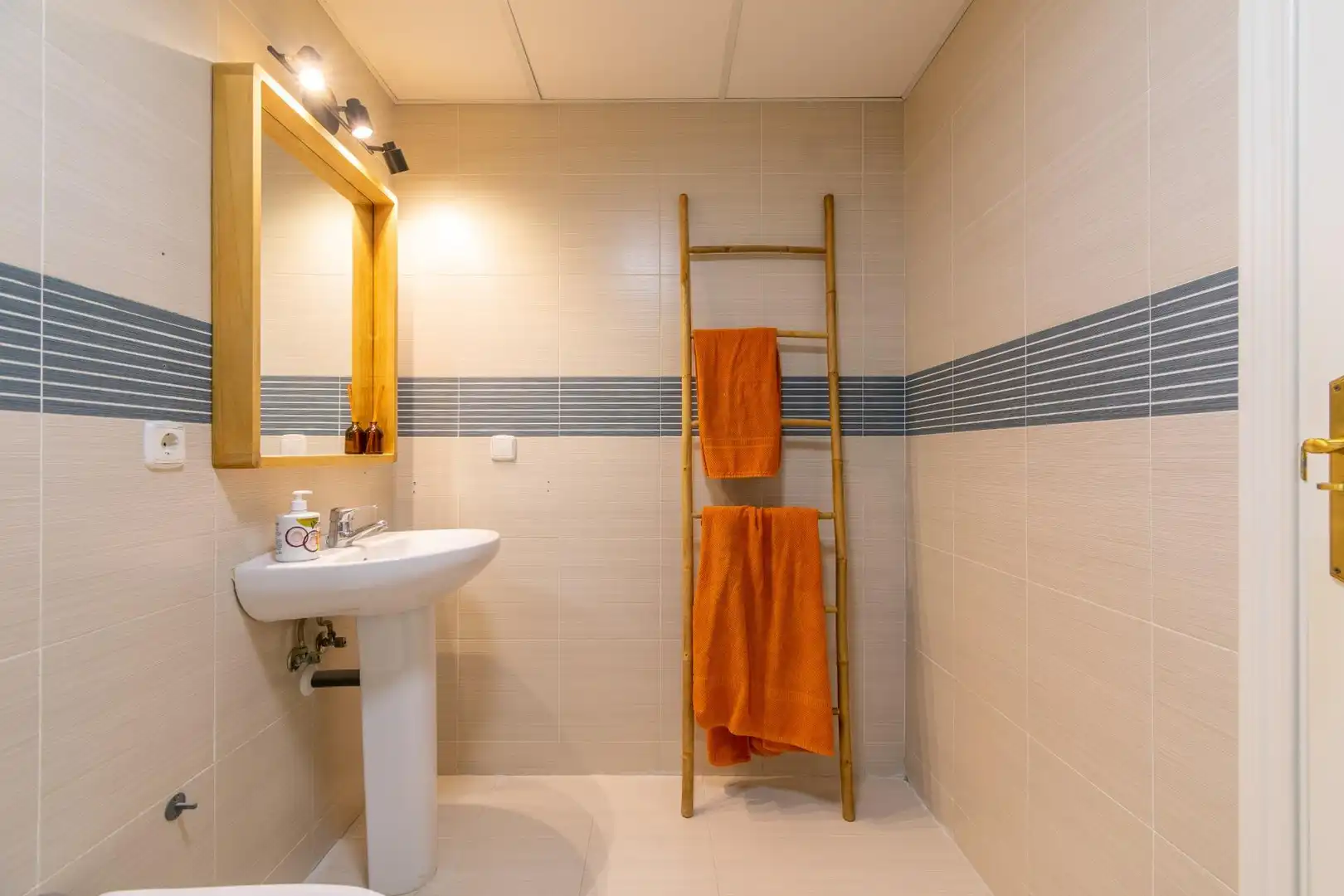 Baño de Piso en venta en Almería con Aire acondicionado, Calefacción y Balcón
