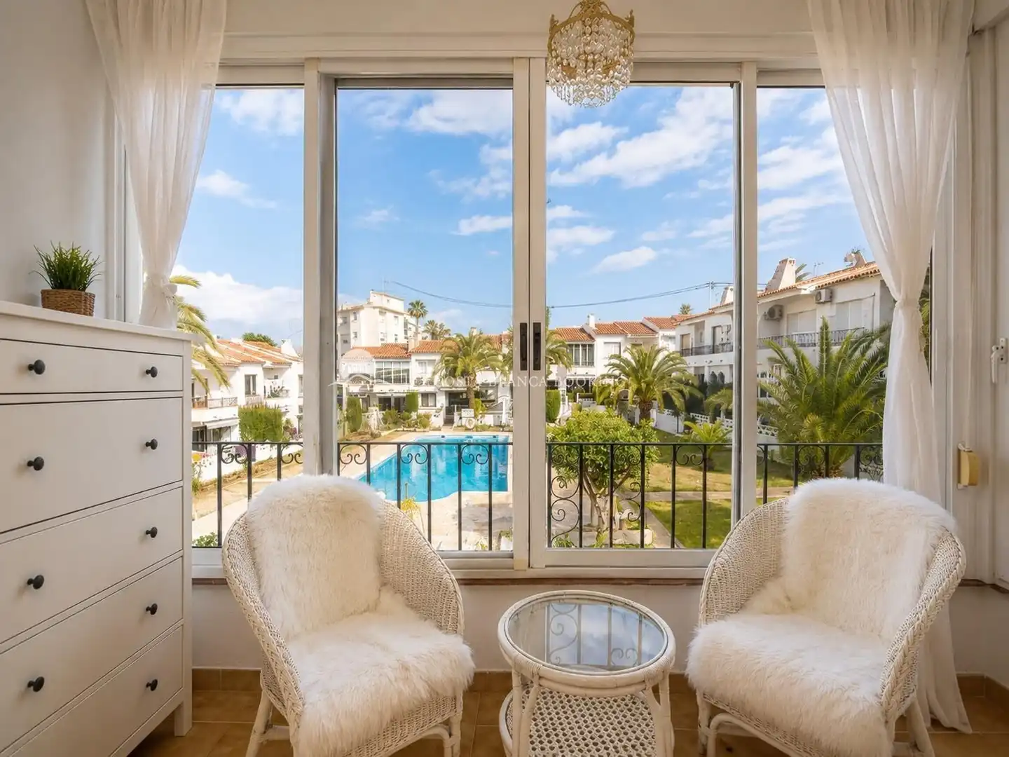 Vista exterior de Casa adosada en venda en L'Alfàs del Pi amb Calefacció, Moblat i Piscina comunitària