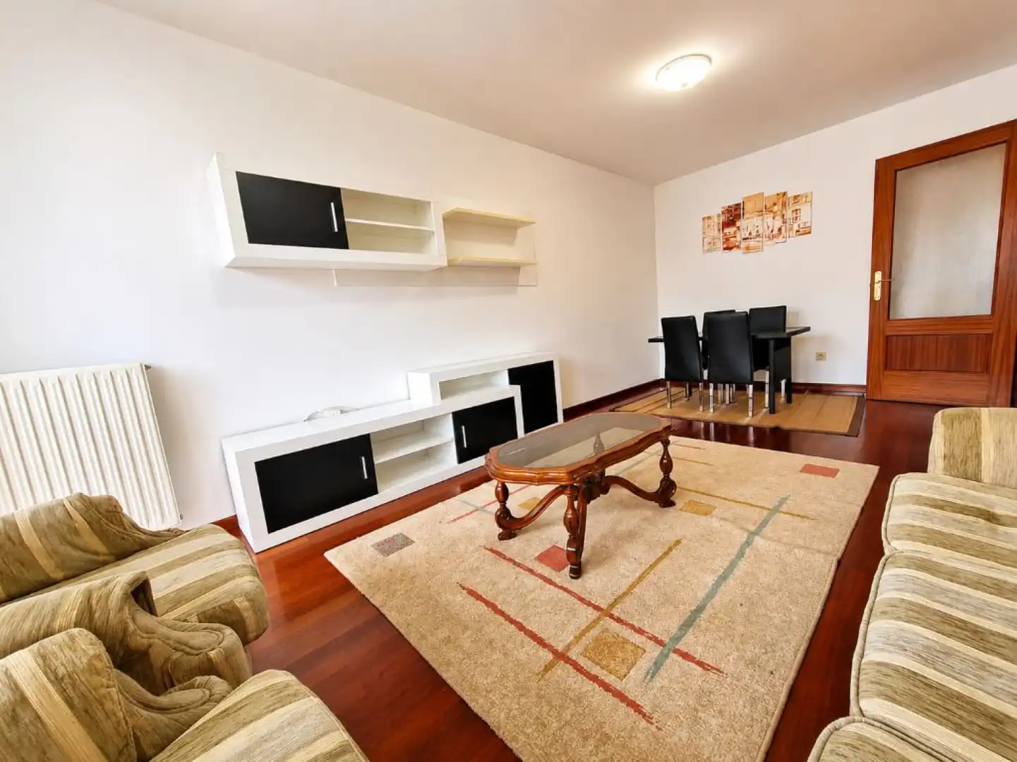 Sala de estar de Piso en venta en Los Corrales de Buelna  con Calefacción, Jardín privado y Parquet
