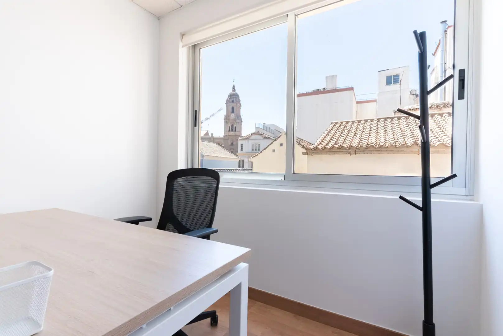 Büro zur Miete in Málaga mit Klimaanlage, Heizung und Möbliert