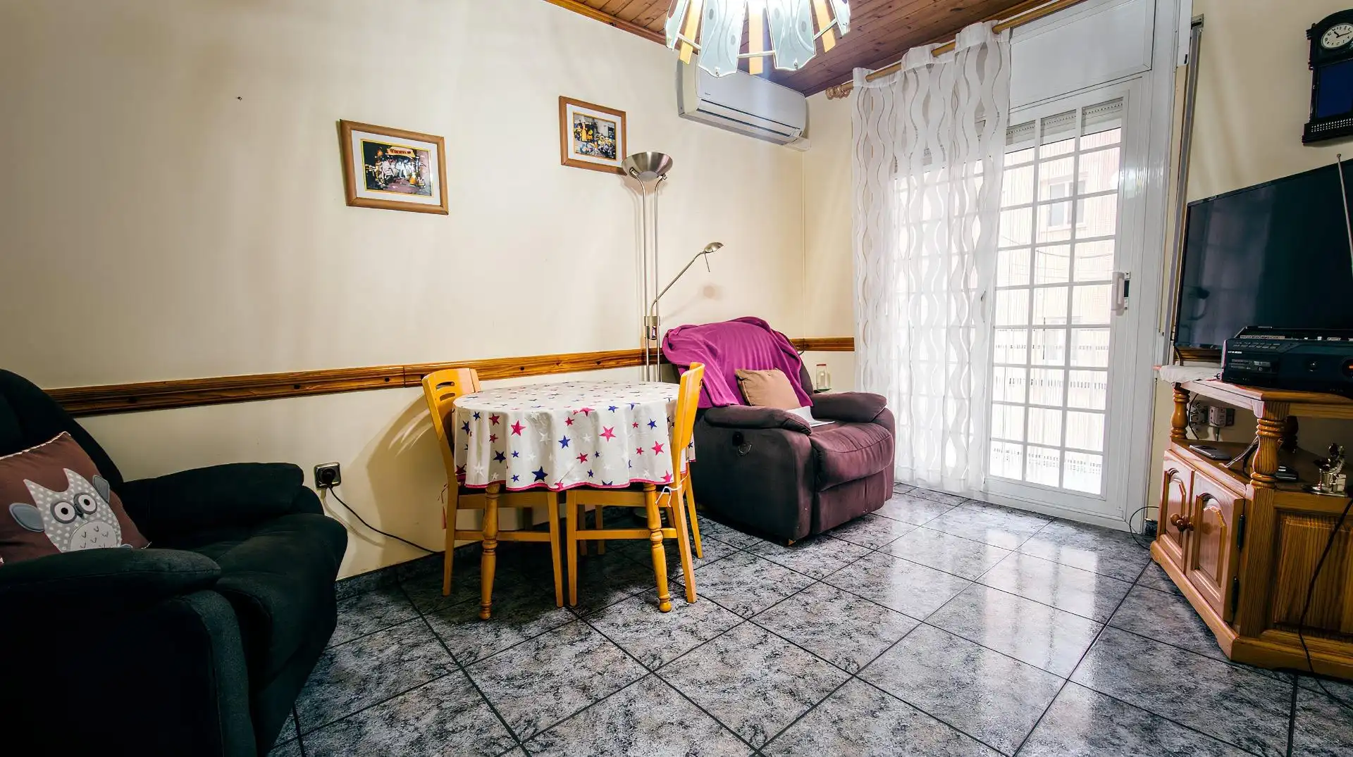 Sala d'estar de Casa adosada en venda en Sant Pere de Ribes amb Aire condicionat, Calefacció i Jardí privat