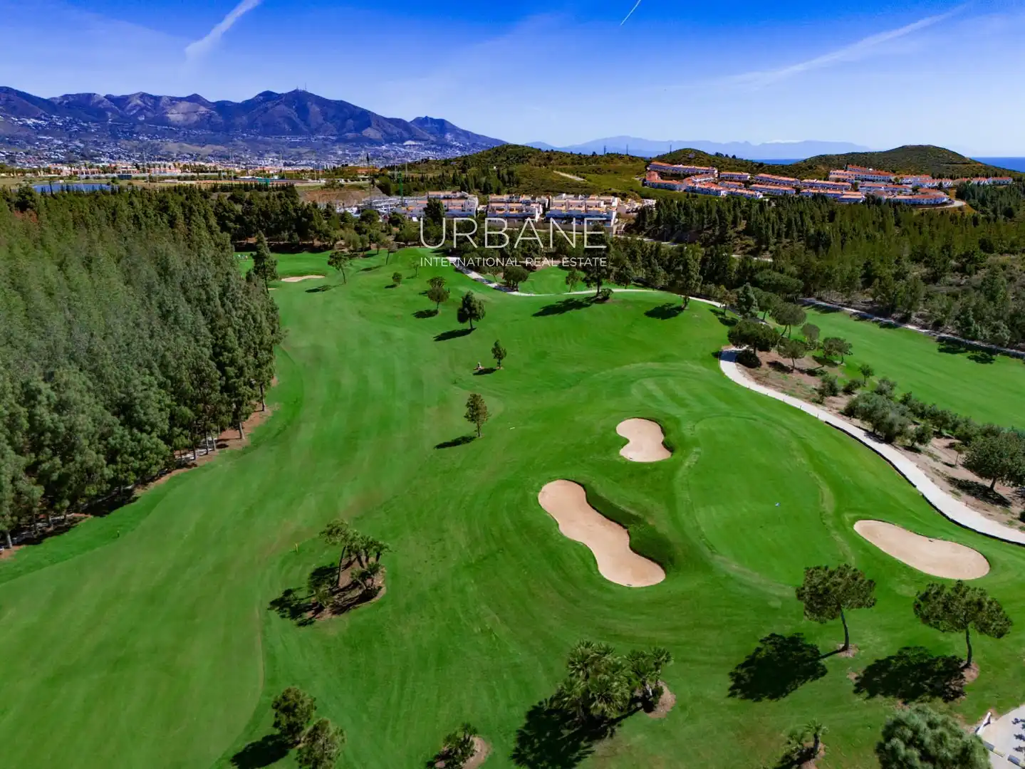 Vista exterior de Piso en venta en Mijas con Aire acondicionado, Terraza y Piscina