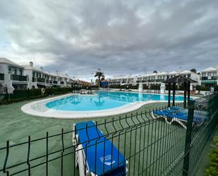 Piscina de Casa adosada en venda en San Bartolomé de Tirajana amb Aire condicionat, Terrassa i Balcó