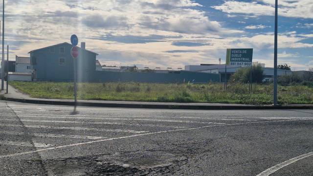 Terreno en Venta en P.I. As Lagoas, -1 en Piñeiros- Freixeiro