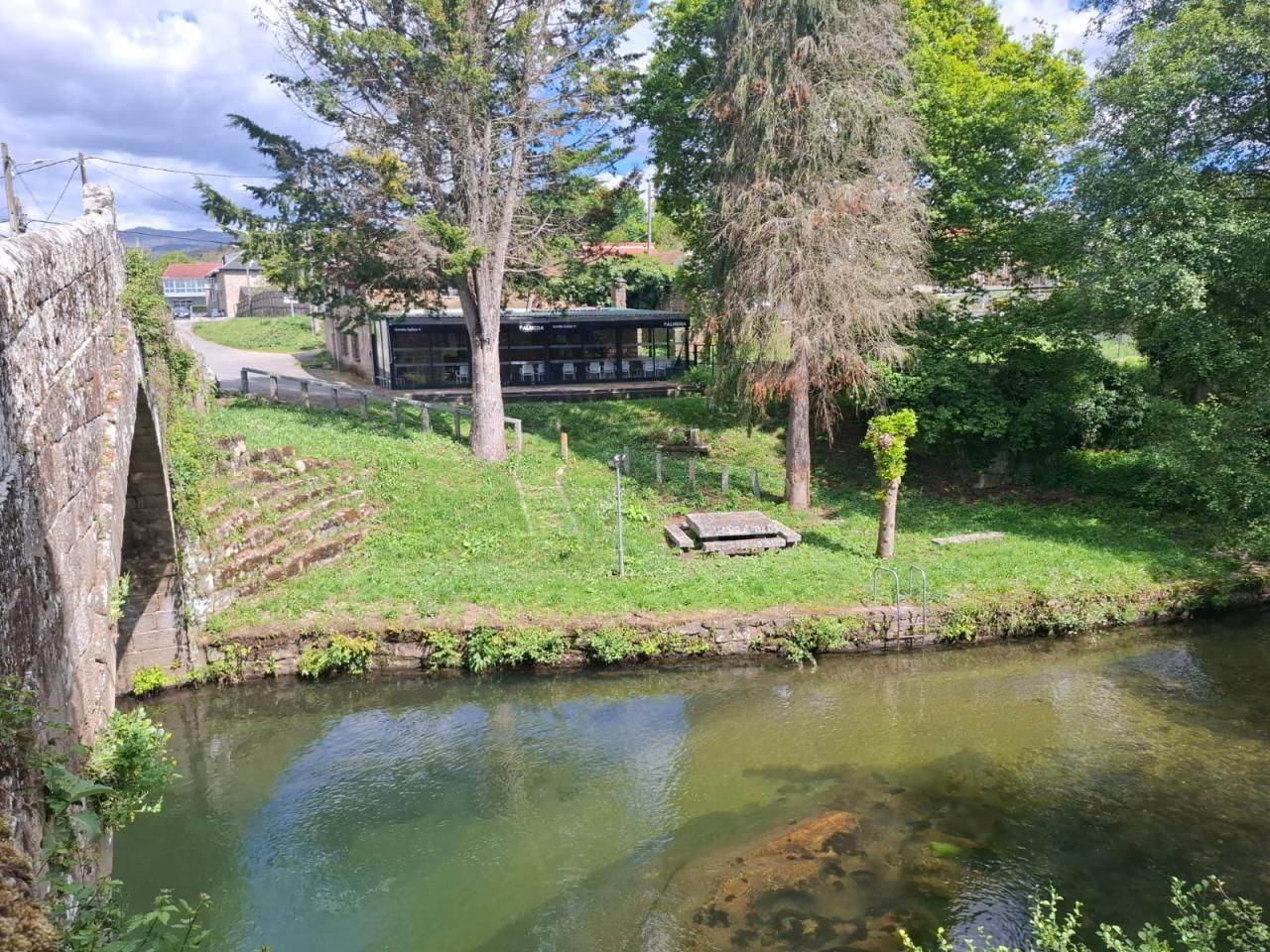 Vista exterior de Finca rústica en venda en Vilar de Barrio amb Calefacció i Terrassa