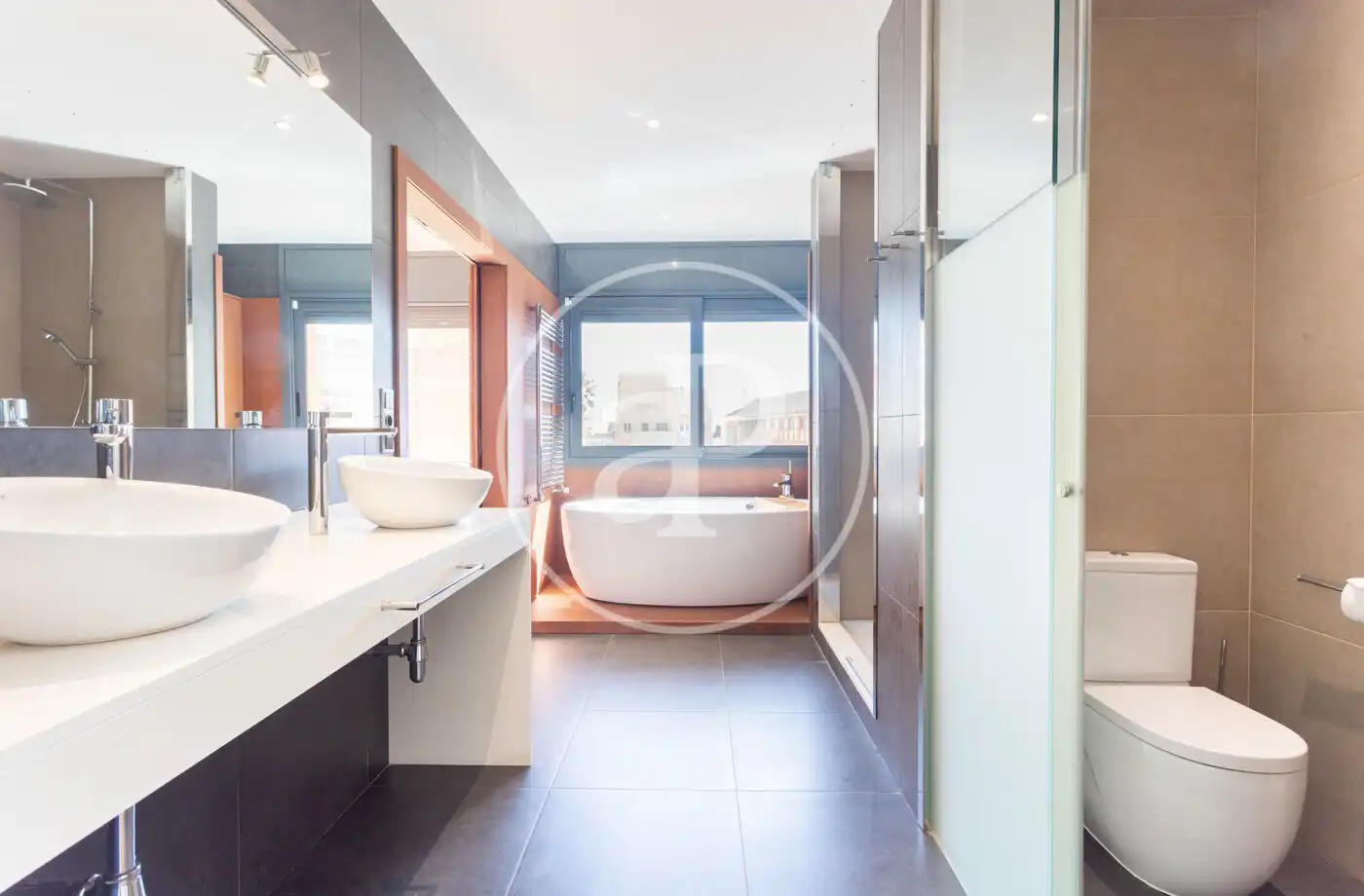 Bathroom of Detached homes for rent in Barcelona  with Air Conditioner, Heating and Private garden